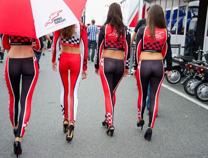 MotoGP, umbrella girls