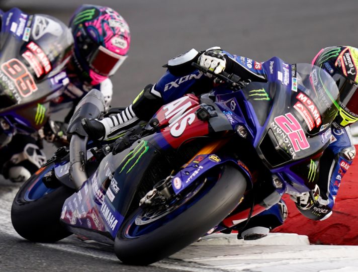 O’Halloran piega Mackenzie e fa 10 nel British Superbike 2021 Superbike