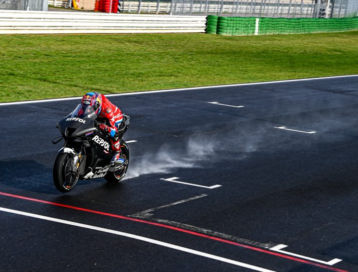 MotoGP Test Misano: pista ‘bagnasciutta’, nuovo prototipo Honda 2022 bradl test misano motogp