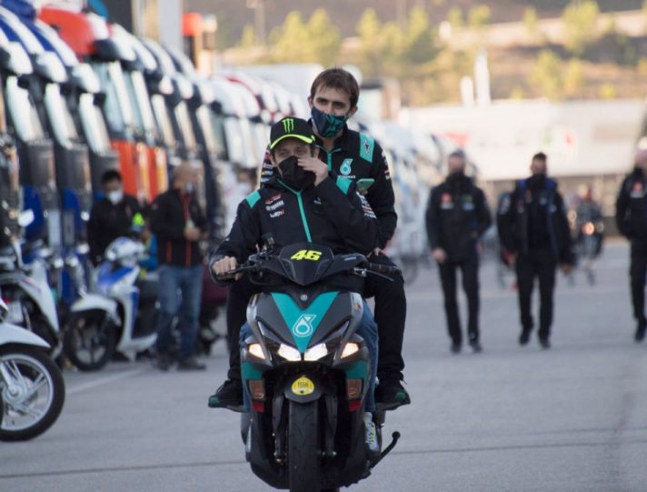 MotoGP, tre ipotesi per Valentino Rossi: “Nuovo capitolo, devo capire meglio” MotoGP, Valentino Rossi a Portimao