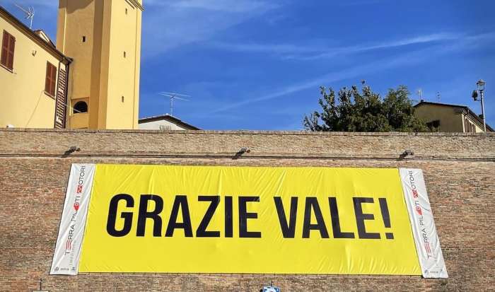 Tavullia striscione Valentino Rossi