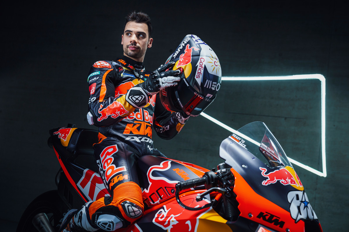 427199_Miguel Oliveira_RC16 88_Red Bull KTM_MotoGP Team Presentation 2022 _17_