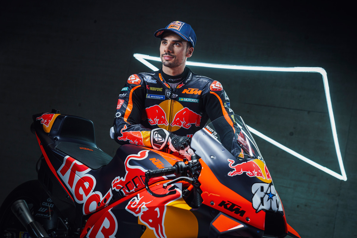 427209_Miguel Oliveira_RC16 88_Red Bull KTM_MotoGP Team Presentation 2022 _8_