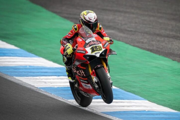 LIVE Superbike Estoril: diretta Gara-1 in tempo reale, errore di Jonathan Rea Superbike Alvaro Bautista