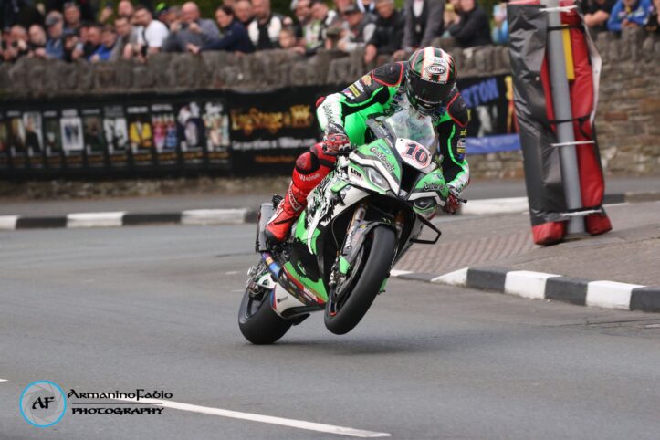 TT 2022: Peter Hickman fa il marziano, trionfo in Superbike con la BMW Peter Hickman, TT 2020
