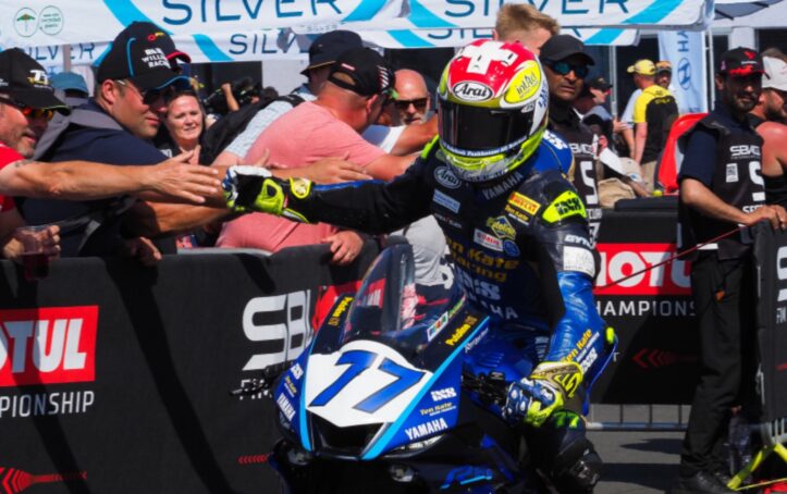 Supersport Donington: Gara 2 Dominique Aegerter, sono nove di fila! Dominique Aegerter, Supersport