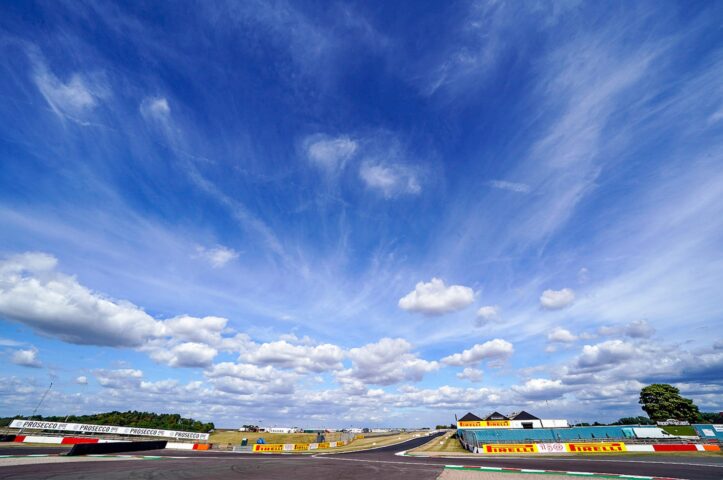 Superbike Donington: ore 11:30 parte lo show, orari TV e dirette streaming Superbike, Orari TV