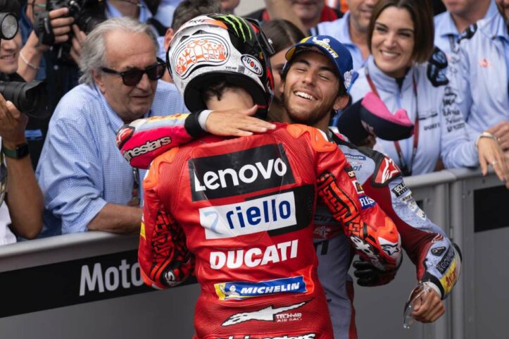 MotoGP, Pernat: “Bagnaia-Bastianini zero problemi, basta cinema!” Enea Bastianini e Pecco Bagnaia