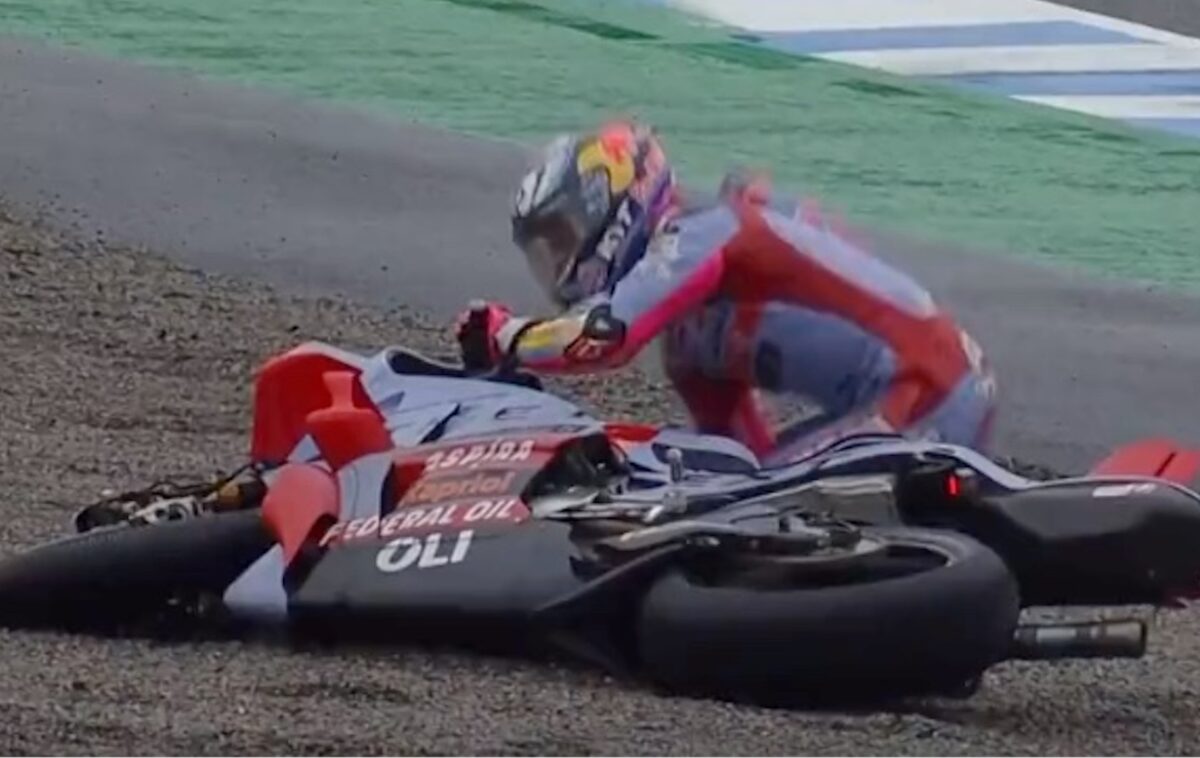 VIDEO MotoGP Motegi: Ahi Ahi Enea Bastianini, ecco com’è caduto sul bagnato Enea Bastianini, MotoGP