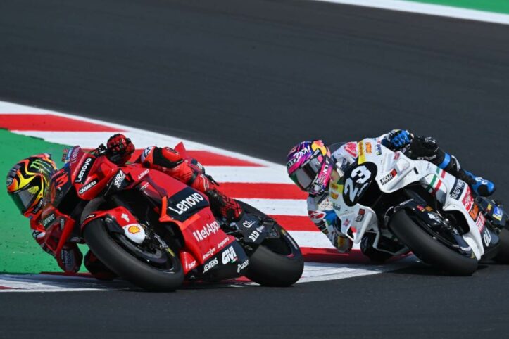 MotoGP, Bagnaia frena Bastianini: “Al Curvone non poteva passarmi” Pecco Bagnaia ed Enea Bastianini