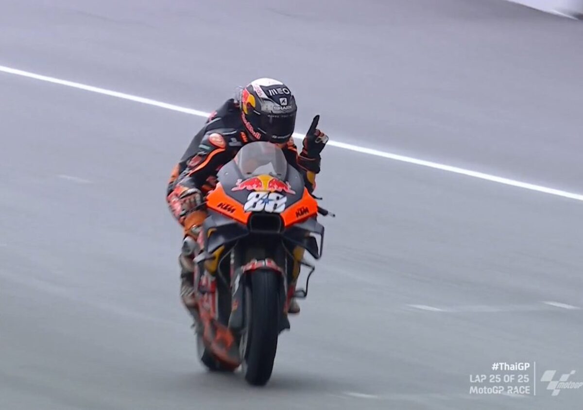 VIDEO MotoGP Thai: Highlights del GP, nel diluvio Oliviera mette tutti d’accordo Miguel Oliveira, MotoGP