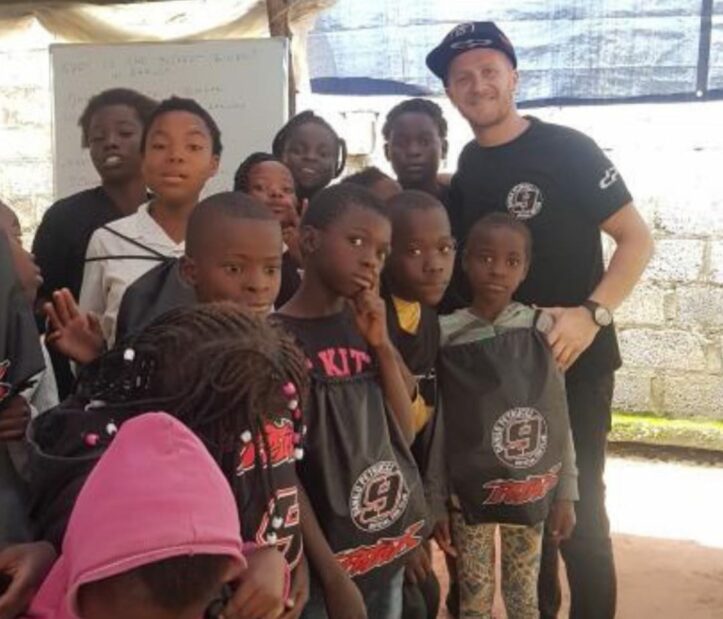 Danilo Petrucci e il suo fans club regalano un sorriso a tanti bimbi africani Danilo Petrucci