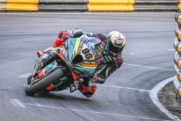 Peter Hickman stravince il Macau GP Moto 2023