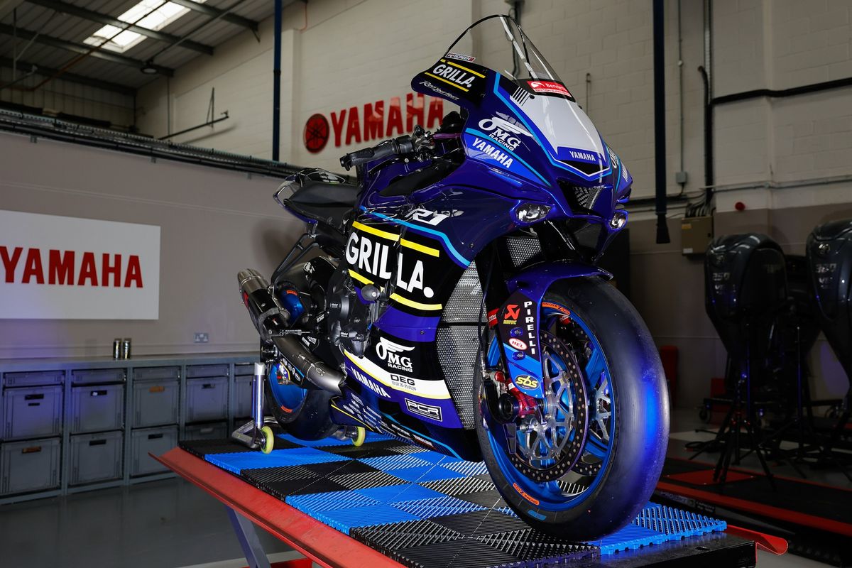 Squadra di riferimento Yamaha per il British Superbike 2024, il team OMG Racing passa alla tipica livrea blu di Iwata e annuncia l'accordo con un nuovo main sponsor
